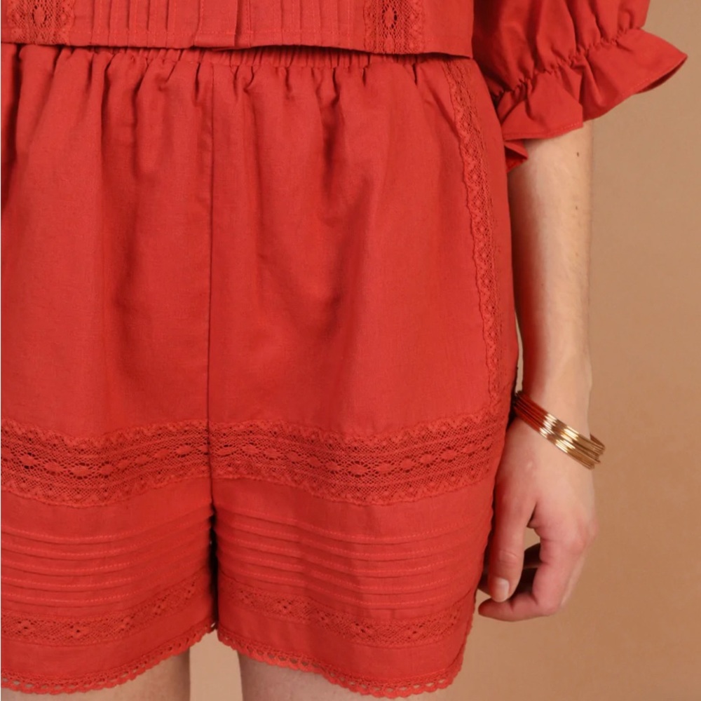 Meadows high waisted lace CASPIA SHORT BRICK RED Size 6